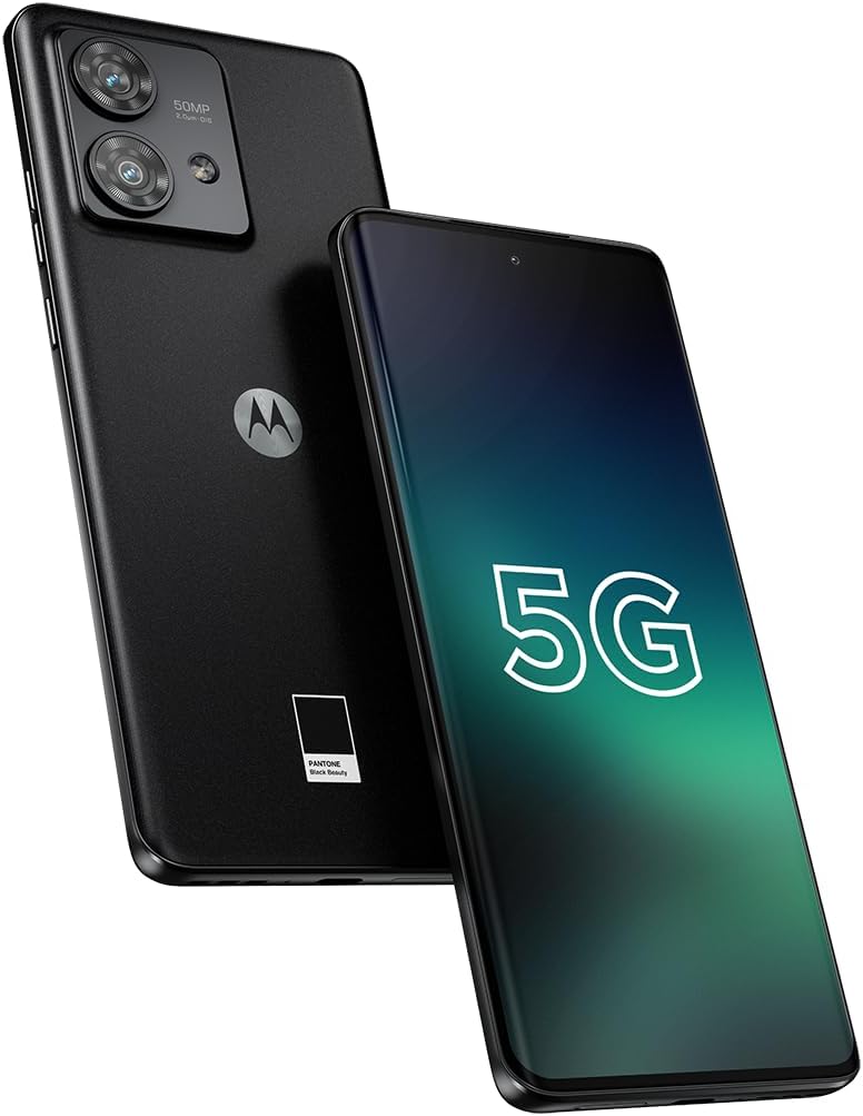 Smartphone Motorola Edge 40 Neo na cor preta (Black Beauty), exibido em ângulo, mostrando a parte traseira com módulo de câmera dupla de 50MP e a parte frontal com tela curva de bordas infinitas exibindo o logo 5G.