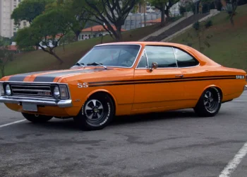 Montagem dos carros antigos mais icônicos dos anos 80 e 90 que se tornaram relíquias em 2025