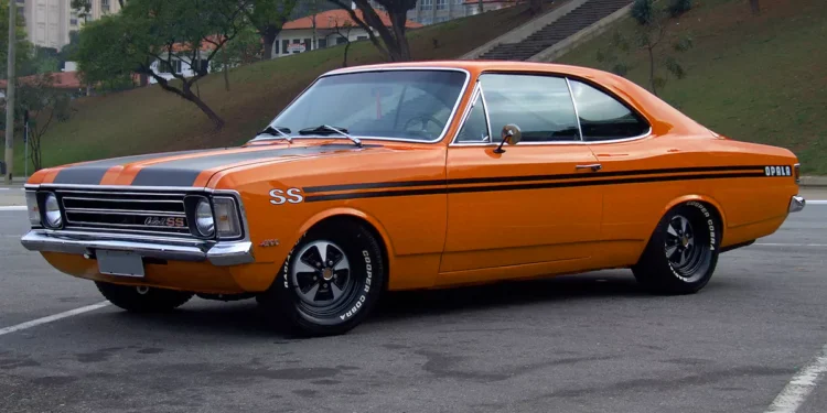 Montagem dos carros antigos mais icônicos dos anos 80 e 90 que se tornaram relíquias em 2025