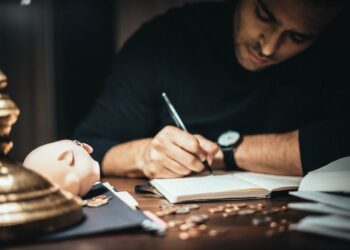 Juntar R$ 5 mil até o fim do ano parece impossível? Este método simples pode ajudar 7 Você já olhou para o calendário e se perguntou como conseguir R$ 5 mil até dezembro? A boa notícia é que ainda há tempo suficiente para alcançar essa meta financeira com estratégias simples e eficazes. O segredo está em aplicar um método comprovado que combina disciplina, organização e pequenos ajustes no orçamento familiar.