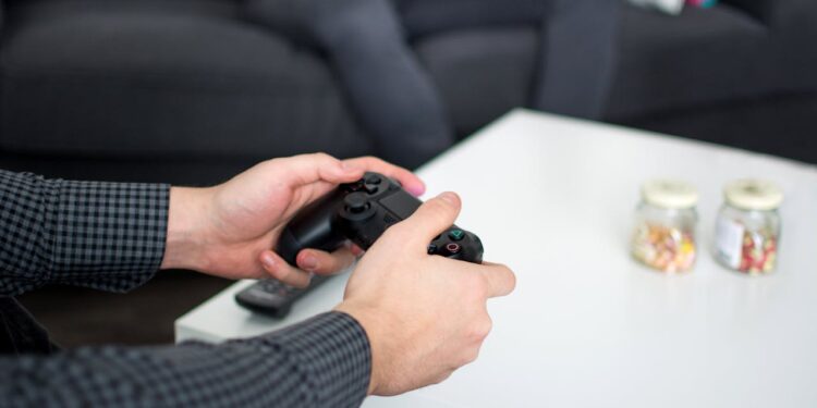 A Chama da Nostalgia: Rumor de Remaster de LittleBigPlanet Aquece o Coração dos Fãs e o Mercado 2 Uma faísca de esperança para os fãs da icônica franquia "LittleBigPlanet" foi o suficiente para movimentar a internet e até mesmo o mercado de ações. Um recente boato sobre uma possível remasterização do clássifo do PlayStation 3 para o PS5 gerou uma onda de entusiasmo e nostalgia, mostrando que o carisma de Sackboy e seu universo de criatividade continuam mais vivos do que nunca.