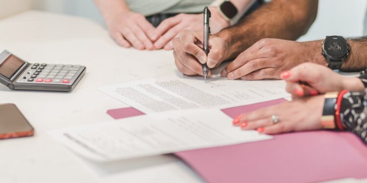 Crédito com Garantia de Veículo: Solução Rápida e Descomplicada em 2025 1 Crédito com Garantia de Veículo em 2025: taxas a partir de 1,49% ao mês, liberação em 48h e você continua usando seu carro. Compare as melhores opções e solicite online.