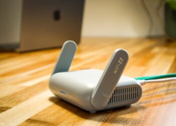Sinal de Wi-Fi não chega no quarto? Este aparelho barato pode ser a solução definitiva 7 Transforme sua casa com internet estável em todos os cômodos. Descubra como um repetidor Wi-Fi de menos de R$ 100 resolve definitivamente problemas de sinal fraco e zonas mortas de conectividade.