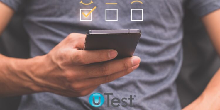 Utest Vale a Pena? Análise Completa da Plataforma de Testes 1 Pessoa usando smartphone para testar aplicativos na plataforma Utest - utest vale a pena para renda extra